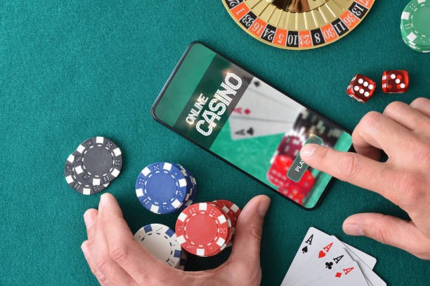Texas Hold'em Bonus table interface on gowin123 showing hole cards, community cards, and betting options